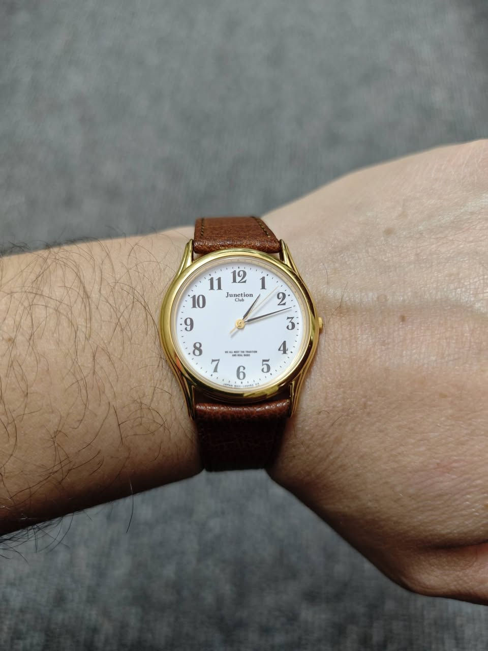 سلام علیکم. 
ساعە ستزن جنکشن یابانی اصلی للبیع. باتری. قطر 33 ناعم. فنتج قدیم. ساعە رسمیە کلاسیکیە رائعە جدا. نضیف جدا بالستیكر. سعر 40 الف.


**إذا كنت صاحب هذا الإعلان وتريد حذفه لأي سبب، رجاءا أرسل رسالة إلى الدعم الفني**