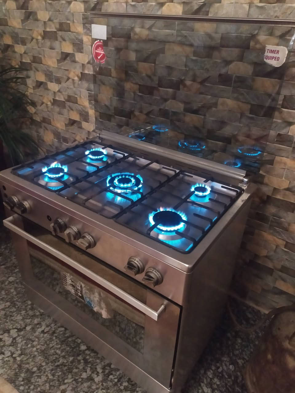 طباخ ايطالي 5 مشاعل نظيف جدا كله شغال عالفحص ناره زركه وقويه. يوجد توصيل


**إذا كنت صاحب هذا الإعلان وتريد حذفه لأي سبب، رجاءا أرسل رسالة إلى الدعم الفني**