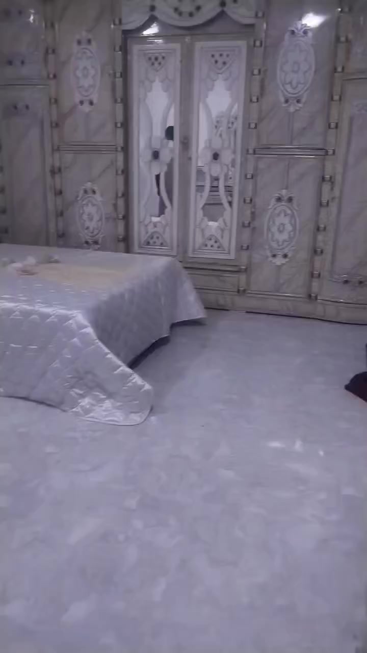 السلام عليكم عندي هاي الغرفة اريد ابيعها مستخدمة شيء قليل اريد ابيعها لان مكاني صغير


**إذا كنت صاحب هذا الإعلان وتريد حذفه لأي سبب، رجاءا أرسل رسالة إلى الدعم الفني**