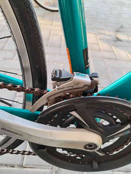 بايسكل precision ماركة 700 c 🚴‍♂️إسكيب أصلية 🚴‍♂️
لون رياضي كرتوازي 
 حالة ممتازة، نظيفة جدًا، وخفيفة الوزن - مثالية للتمرين أو التنقل اليومي.

 ✨ المواصفات:

 الماركة: بريزشن  إسكيب
 الهيكل: ألومنيوم خفيف الوزن ومتين 
 السرعات: 3 أمامية و8 خلفية
 المقاس: متوسط ​​(مناسب لطول يتراوح بين 165 و185 سم تقريبًا)
 نظام التطوير: شيمانو متعدد السرعات (أداء سلس ومريح)
 الفرامل: فرامل أمامية وخلفية قوية على شكل حرف V
 الإطارات بحالة ممتازة، جاهزة للاستخدام
 💯 الدراجة مُجربة ومُختبرة، مريحة جدًا، ولا تحتاج إلى أي صيانة مال حاوية.  موديل 2020 شرط.  للتواصل واتساب ***********. السعر  175000
