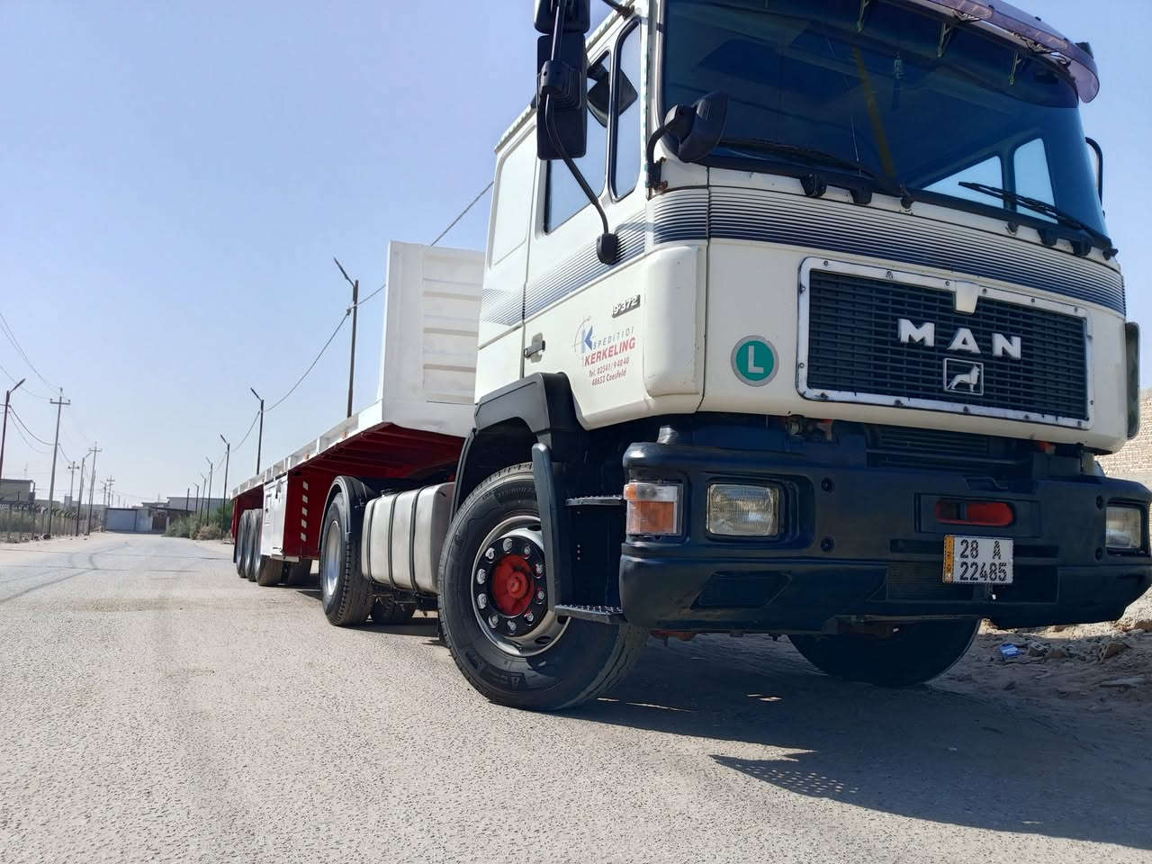 السلام عليكم سياره مان موديل 92 باسمي رقم انكليزي نجف تخم تاير جديد تبريد شغال غرفه جديده كير 160 راسه عربانه مرسمه  تانكي الكاز حجمه 800 المكان النجف رقم الهاتف ***********
