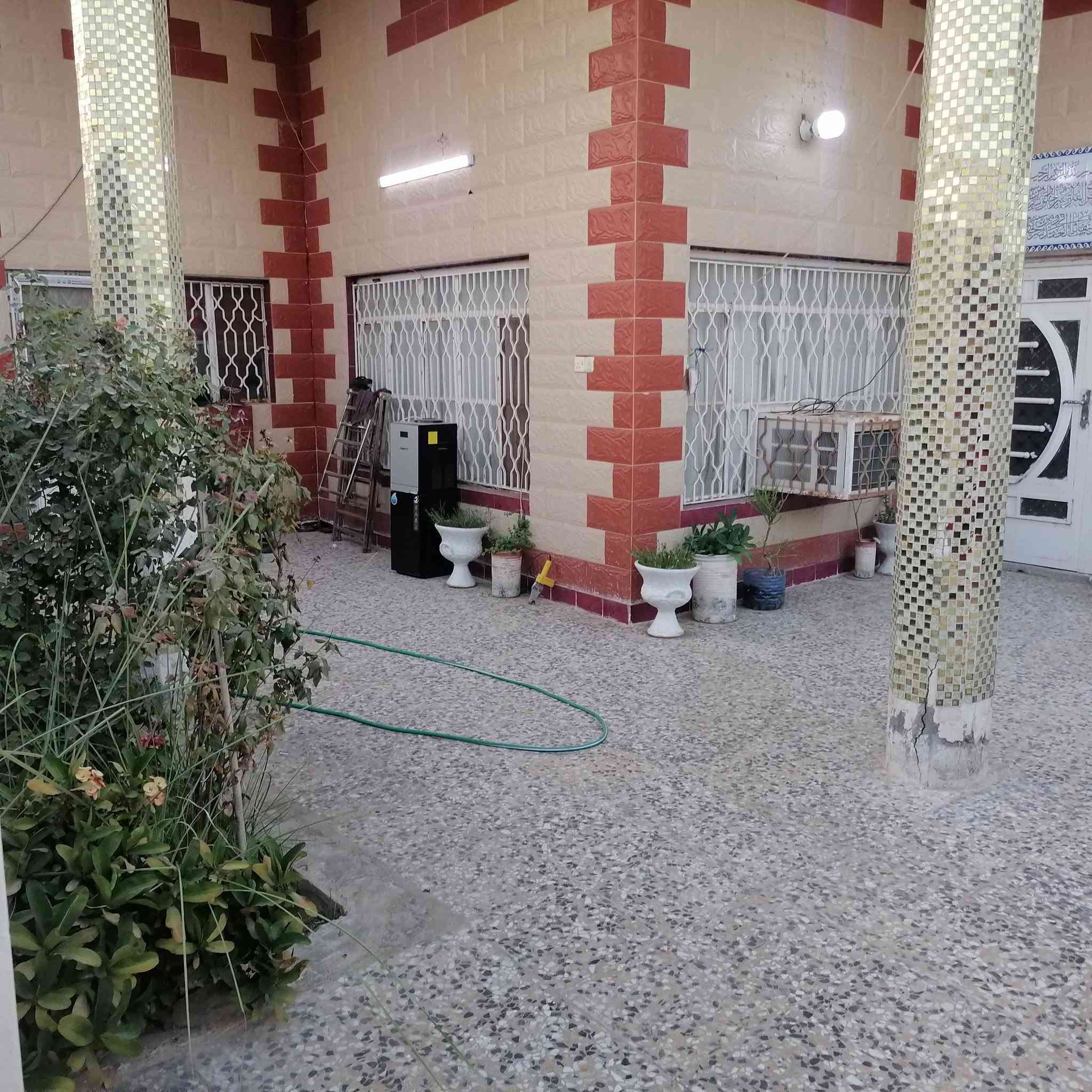 السلام عليكم
بيت مساحتة ٣٠٠ متر ركن ع ثلاث شوراع طابو زراعي سند ٢٥ طابوك سقف عكادة
يحتوي ع غرفتين 5*4 وصالة داخلية وهول 5*4واستقبال 9*4 ومطبخ بارد6*5 ومطلخ حار 4*2.5 وصحيات داخلية وخارجية ومداخلين للبيت
مكان البيت شارع سكلة فاضل الغانمي مقابيل محطة وقود الميقات
معروض ٨٠ وبي مجال للشراي فقط بيع بدون مرواس او قسط *********** ابو علي
ولله يسهل للجميع
