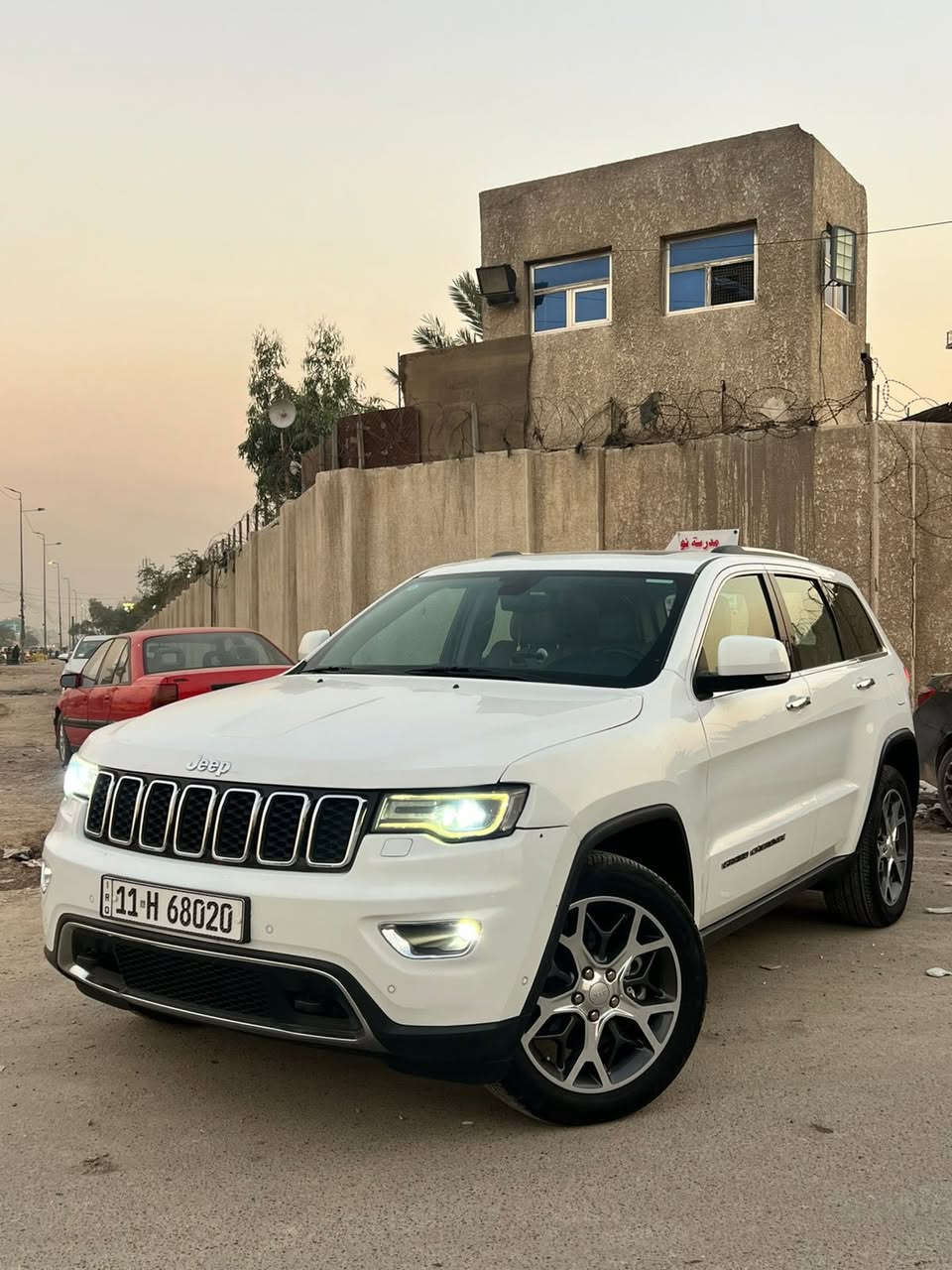 لسلام عليكم عندي جيب خليجي 2019 وكاله هارلم سياره جديده وبدون نقص مكفوله كفاله عامه عدا حادث بسيط ربع جاملغ وشويه بالنيد وموضوع بالصور 
فول الفول السياره ماشيه 100 الف كيلو 
مكاني بغداد زيونه رقم بغداد مبدله الجديد هزه جديده باسمي السياره السعر 28500 وبيها مجال بسيط 
للاتصال 
‭0771 091 2824‬
