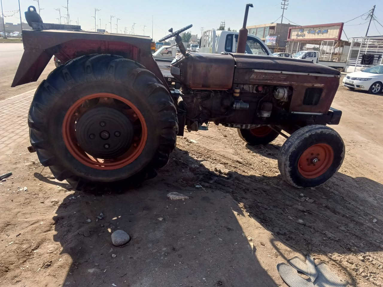 سلام عليكم من رخصت مدير الكروب البيع عنتر موديل87 رقم وسنويه بدون تحويل راعيه موجود بس بيعه بدون تحويل سعر5500مكينه مكفوله كير محرك هودرليك صدر جديد باور جديد تايرات نضاف***********
