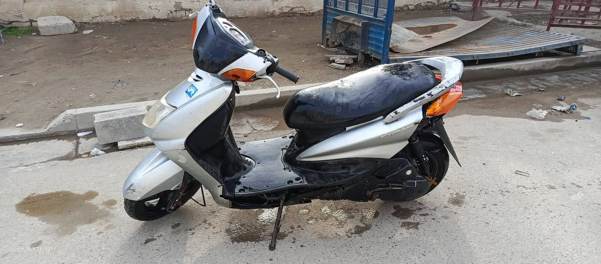 سكنس نثية ياباني 110
شغالة نص نكرة سلف وهندر  كهربائيات كلهة تشتغل
كاملة كفرات ابلادية  مكينة ناعمة خرسة 
تايرات جدد  اوراقهة كاملة اصولي منفيز مدفوع كمرك
وصل معرض.  السعر 450 وبيهة مجال 
عنوان/ البلديات الصحفين / هاتف ***********
