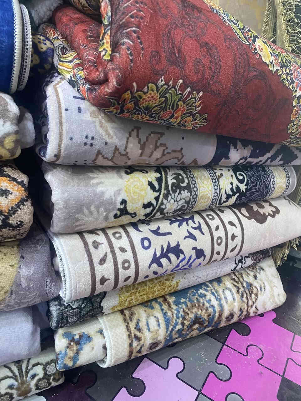 بسعر الجملة. استندر. كل الاحجام. ثري دي بوهيمي. كلاودي من المعمل. لا قديم ولا مخزون. 
كل الالوان. العنوان كوت الانوار شارع السوك مجاور مطعم صدام ابو الكباب ت ***********
