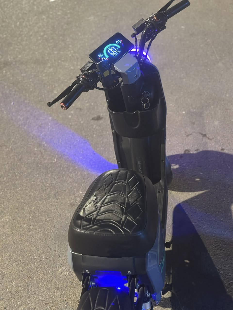 سلام عليكم دراجه شحن R9/2025دراجه 100/100نضيفه السعر 400بيه مجال مكاني البصره القبله/حي الحكيم رقم الهاتف/***********
