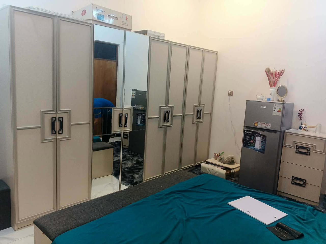 غرفه اخشاب تركي عدد ٨ قطع جديده استعمال ٧ اشهر فقط كنتور ٨ ابواب سرير قياس ٢٢٠ مع طابوريه السعر مليون و٢٥٠ قابل للتفاوض سبب البيع انتقال من محافظه لاخرى العنوان الإسكان الصناعي


**إذا كنت صاحب هذا الإعلان وتريد حذفه لأي سبب، رجاءا أرسل رسالة إلى الدعم الفني**