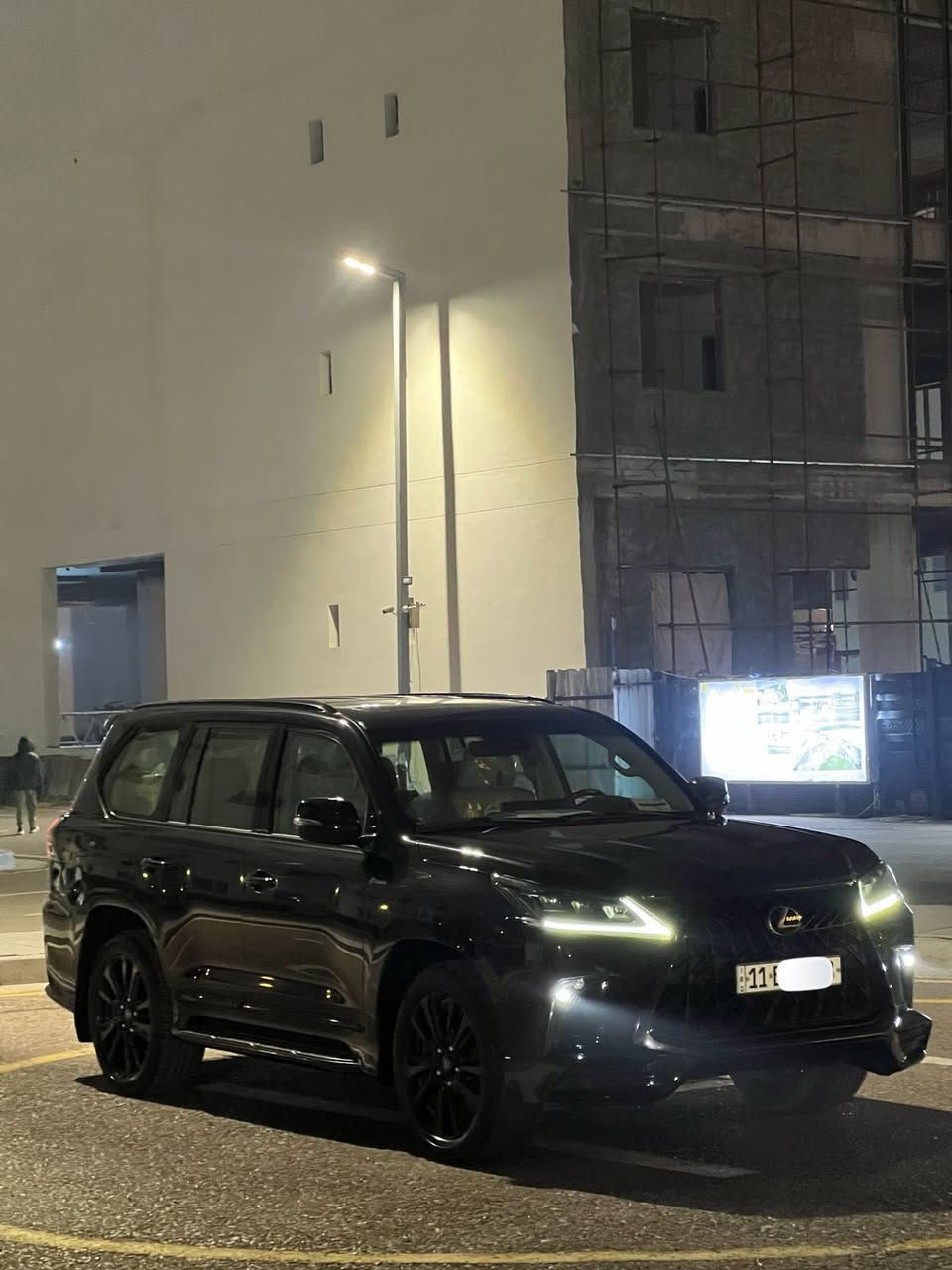 السلام عليكم
لكزز 2019 كورو رقم بغداد 
مواصفات الكورو معروفة 
سياره مكفوله كفاله عامة من صبغ 
والبارد والتبديل 
مغلفه BBF
سعر 75000 $ وبيه مجال
الاستفسار ***********
مكان سيارة بغداد / الكريعات
