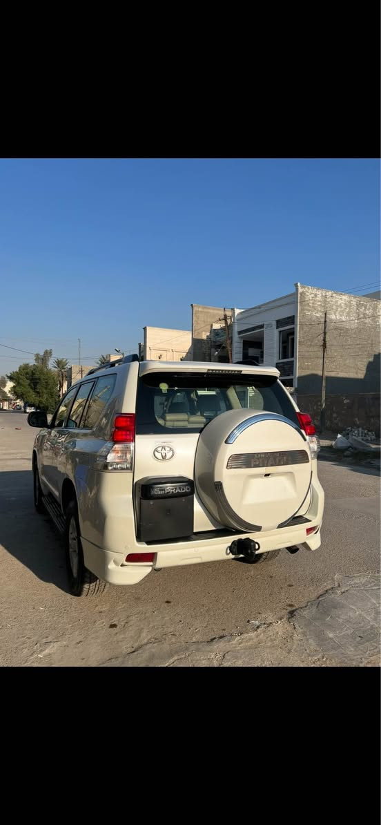 السلام عليكم 
برادو 2012 كويتي 
فوول مواصفات السيارة  فتحة بصمة محرك 6 
نضيفة مكفولة من كلشي فقط دعامية امامية صبغ , رقم بغداد الجديد 
ماشية:94,000 km 
السعر 270$ وبيه مجال 
الاستفسار: ‭*********** بغداد, العراق
