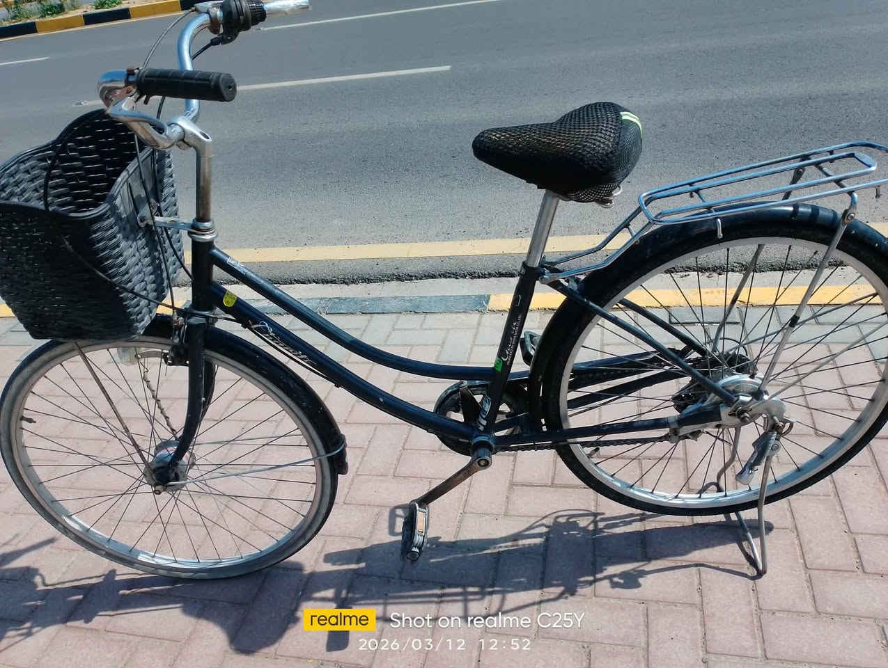 بايسكل للبيع 
حجم 26 
نظيف كله شغال ما تصرف عليه ربع 
المكان حي فلسطين 
سعر 75 في مجال


**إذا كنت صاحب هذا الإعلان وتريد حذفه لأي سبب، رجاءا أرسل رسالة إلى الدعم الفني**