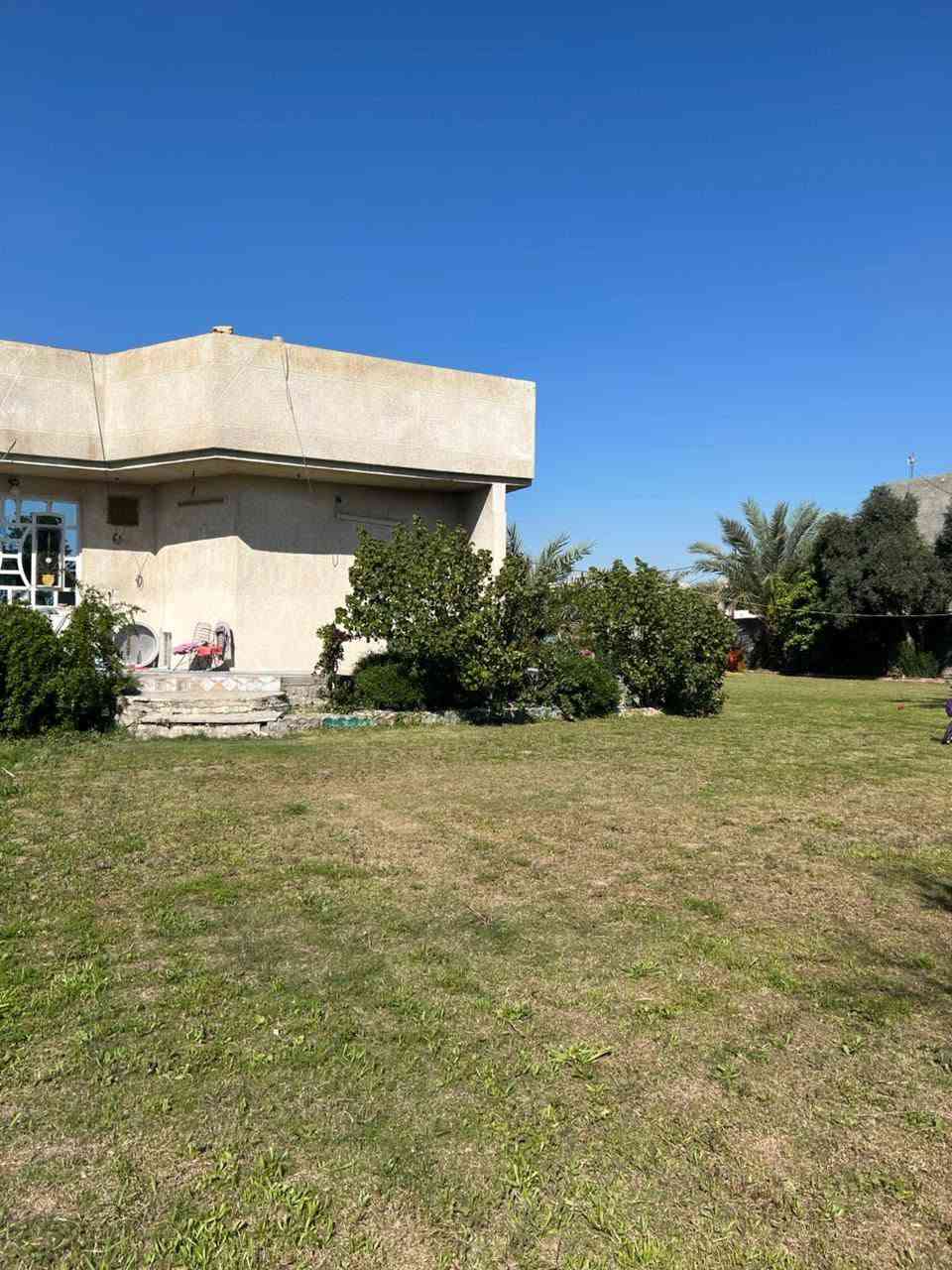 متاح دار المساحه 375 متر البناء متكون من استقبال وصاله 3 غرف + صحيات خارجي +صحيات داخلي المساحه الكولي 1700 متر المكان التاجي الرافدين مقابيل ام العضام قرب قائم مقام التاجي الاستفسار على الرقم التالي ***********
