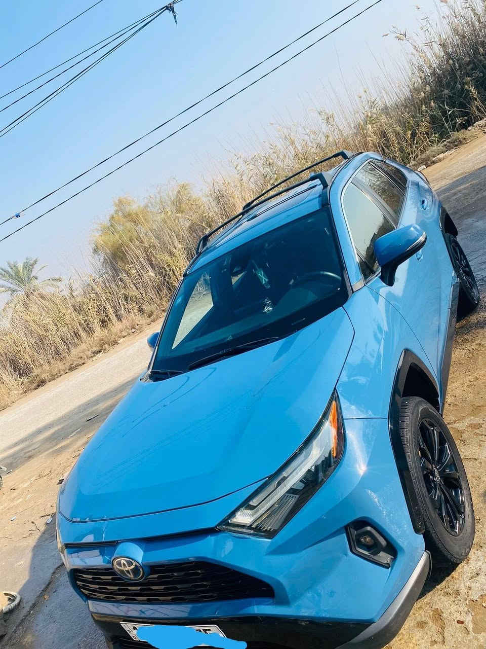 � للبيع | Toyota RAV4 2022  – فور ويل
🎨 اللون: بحري مميز
💰 السعر: 225 بيها مجال 
صور الحادث بالمنشور

🔥 مواصفات السيارة:
🔹 فور ويل (AWD)
🔹 محرك 4 سلندر هايبرد 2.5 لتر
🔹 أوتوماتيك

🔹 الداخلية:
✔️ كشن حار / 
✔️ تشغيل بصمة + زر START
✔️ شاشة كبيرة
✔️ Apple CarPlay / Android Auto
✔️ تحكم بالمقود
✔️ مكيف قوي

🔹 الخارجية:
✔️ جنوط رياضية
✔️ إنارة LED
✔️ مرايا كهربائية
✔️ لون بحري أنيق

🔹 الأمان:
✔️ كاميرا خلفية
✔️ حساسات
✔️ مثبت سرعة
✔️ مانع انزلاق
✔️ وسائد هوائية متعددة

📌 الحالة:
✅ حادث جداً بسيط
✅ شبر صبغ بجاملغ الامامي 
✅ بدون دواخل
✅ فحص كامل
✅ جاهزة للاستخدام 
مكاني بغداد الدورة 

📲 للتواصل: ***********
