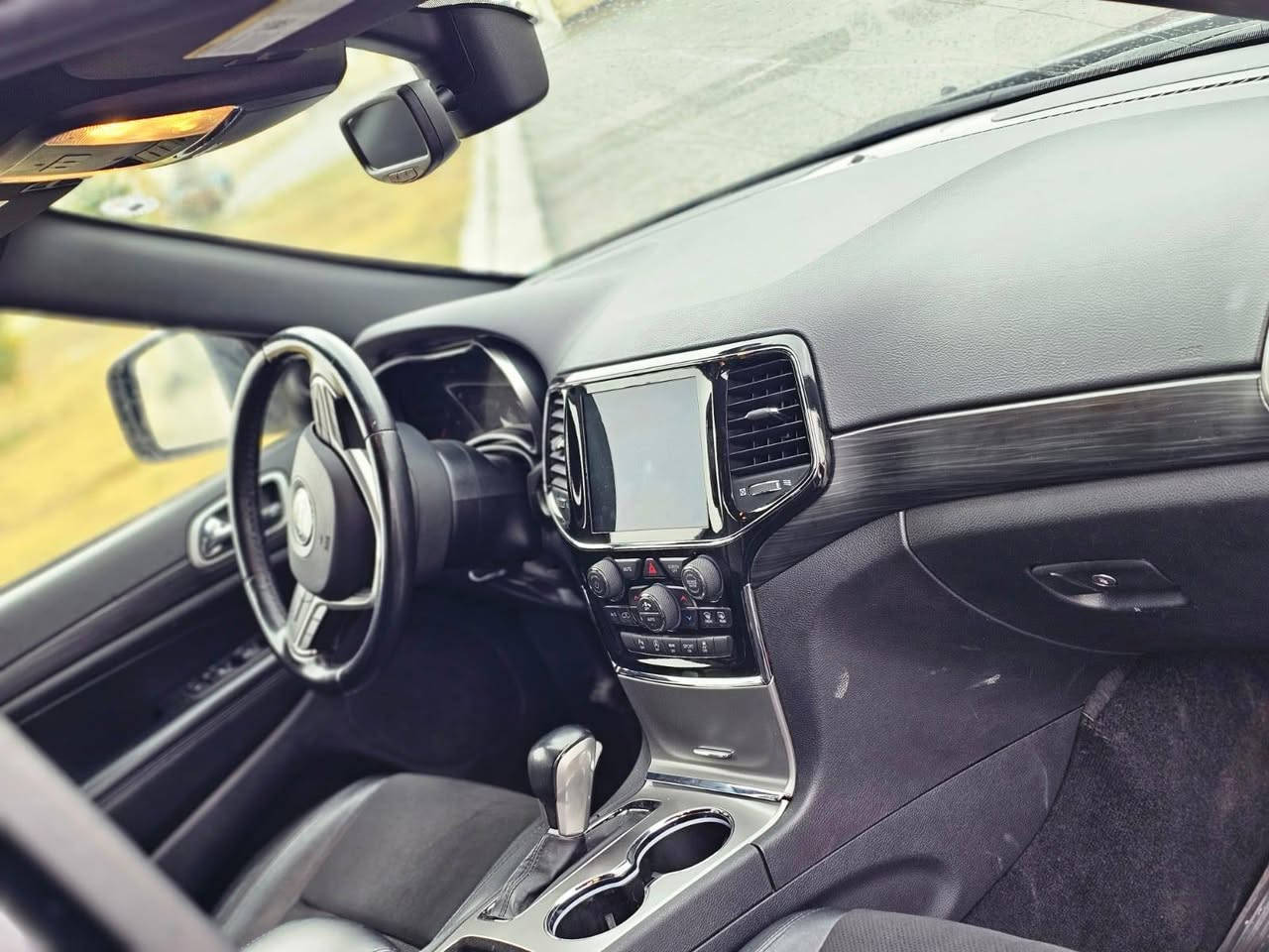 سلام عليكم جيب موديل2022 بلاك توب
 ايرباكات سليمه بيها جاملغ وربع بونيت
ماشيه 45 مايل سعرها 250 
رقم شاصي 
1C4RJEAG8NC128201

للاتصال ***********
