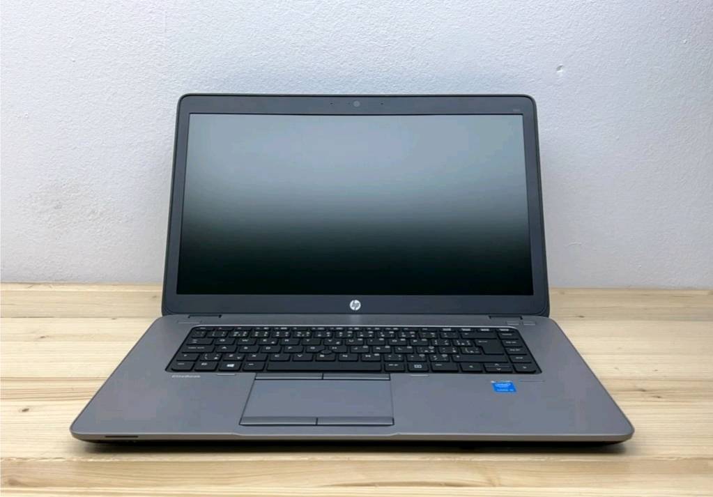 لابتوب نوع hp 
المعالج  intel cori7 

الجيل الرابع

الرام 8 كيكا 

الهارد  256  نوع SSD 

حجم الشاشه 15.6 بدقة full HD

يحتوي على كرتين شاشه داخلي وخارجي 

كيبورد ضوئي 

ويندوز 10برو 64 بت

السعر 210