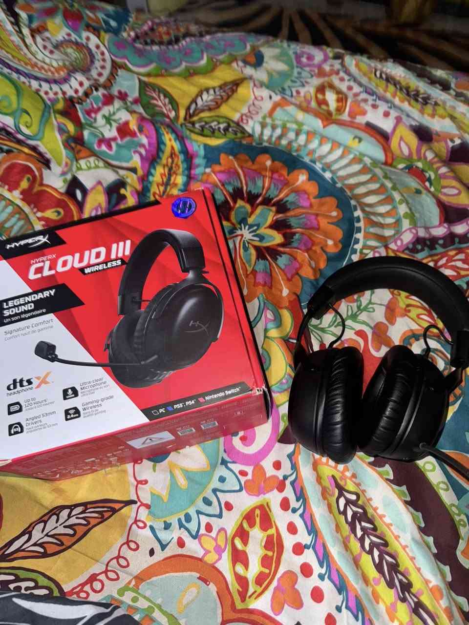 سماعه هايبر اكس لفل3 واير ليس جديده  بس مفتوحه من الكارتونه مملعوب حتى بيها *********** سعرها 110
