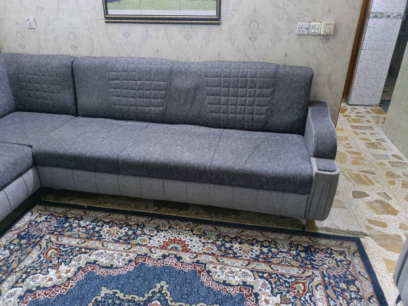 العنوان بغداد شارع الصحة
تخم قنفات كامل للبيع نضيف اخو الجديد 