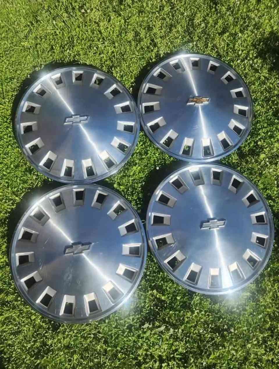 السلام عليكم
من رخصة الادمن المحترم 
كبات سلبرتي العدد 4 
نضيفات كلش
السعر 140 و بيها مجال بسيط جدا
للتواصل خاص موجود او على الرقم ***********
