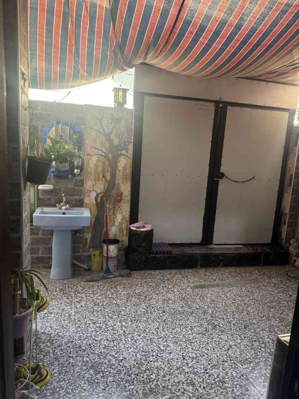 مساح 100 طابقين كامل بغداد شعله غربي بيت نضيف تجي شوف بعينك بيع مستعجل سعر خاص ***********
