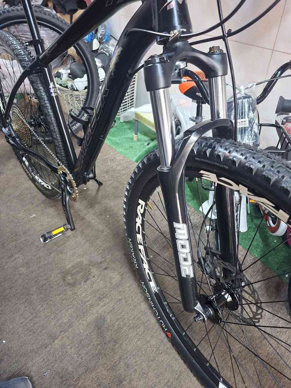 دراجه حجم 29
بريكات دهن عيملاق 
12 گير 
اطارات عريض 
دبل قفل فتح المنيوم mode zoom
إطارات  اندلسية 
براكيت bucklos 
عنوان اربيل سوق باسكيلات مقابل گراج سلام 
متوفر توصيل كافه لكل محافظات عيراق 
واتساب موجود *********** 
سعر نهايه  360 دولار
