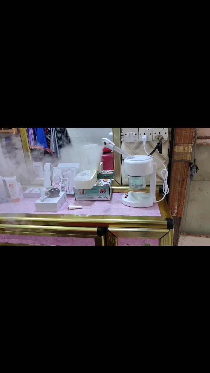 ✨ تنظيف بشرة احترافي للرجال – عرض عيد الفطر 🔥
💈 بدل 15 ألف فقط بـ 10 آلاف ويشمل الحلاقة ! ✨

✨ تنظيف بشرة الوجه بأحدث الأجهزة العالمية ✨
دلّل بشرتك واحصل على نضارة فورية مع خدمة تنظيف البشرة العميق داخل محلنا باستخدام أحدث أجهزة العناية بالبشرة المستخدمة في صالونات التجميل العالمية.
🔬 الأجهزة المستخدمة:
• جهاز HydraFacial لتنظيف البشرة العميق وإزالة الدهون والرؤوس السوداء
• جهاز Hydro Dermabrasion لتقشير البشرة وتجديد الخلايا
• جهاز Ultrasonic Skin Scrubber لتنظيف المسام بذبذبات فوق صوتية
• جهاز Oxygen Facial Spray لضخ الأوكسجين والفيتامينات للبشرة
• جهاز High Frequency لتعقيم البشرة وتقليل الحبوب
• جهاز Cold Hammer لتهدئة البشرة وإغلاق المسام
هذه الأجهزة تعمل على تنظيف وتقشير البشرة وترطيبها في نفس الوقت، مما يمنح البشرة نضارة ونعومة واضحة من أول جلسة.
🧴 نستخدم أفضل المنتجات العالمية:
• سيرومات Hyaluronic Acid للترطيب العميق
• مقشرات AHA / BHA لتنظيف المسام
• فيتامين Vitamin C Serum لتفتيح البشرة
• ماسكات كولاجين طبي لإعادة الحيوية للبشرة
💎 فوائد الجلسة:
✔ إزالة الرؤوس السوداء والدهون
✔ تنظيف المسام بعمق
✔ تفتيح ونضارة البشرة
✔ تقليل الحبوب وآثارها
✔ ترطيب البشرة وشدها
📍 الخدمة متوفرة داخل محل حلاقة الأناقة قرب محلات حسن ال خزن الجدد في شارع الاسكافيه جوار ماهر الخياط 
📞 للحجز والاستفسار تواصل معنا الآن *********** 
✨ بشرة نظيفة… مظهر أنيق… وثقة أكبر كل هذا ب 10000 مع حلاقة احترافية
