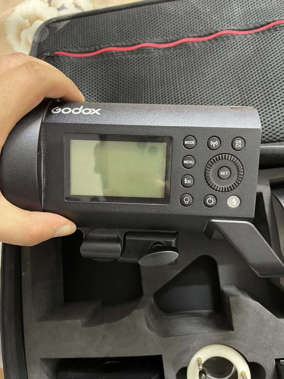 اضائة كوداكس AD400 Pro
نضافتهاً ٩٩٪؜ 
استخدمة مرتين فقط 
للشراي فقط تواصل خاص 
او علا الوتساب 
*********** 
وياها دركتر كوداكس كلش جديدات 
عنواني بغداد 
ترهم لقطات فوتو 
وتصير اضائة مستمرة
