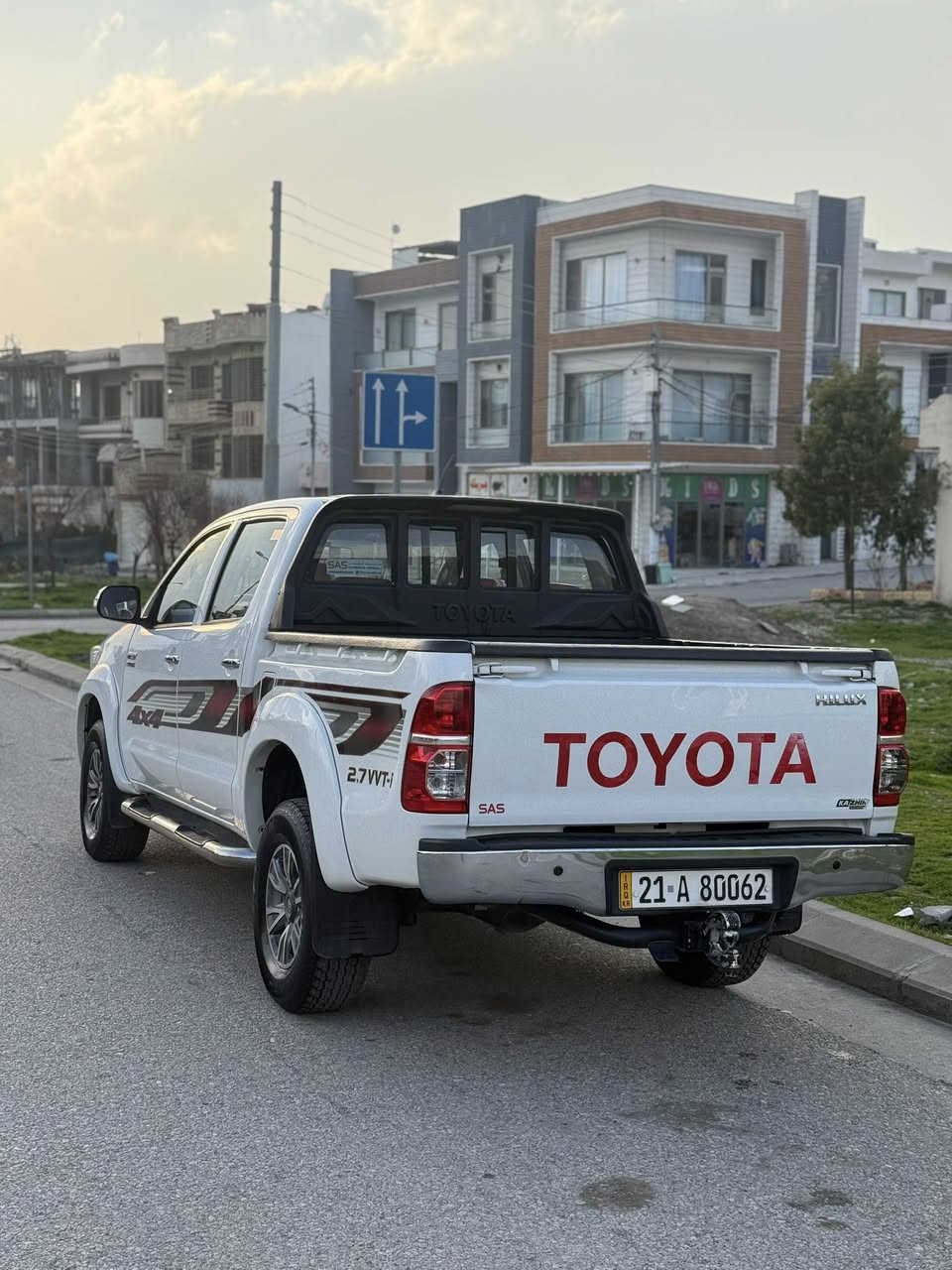 تۆیۆتا هایلۆکس مەرزیە 2012
سفری شەریکەی ساز
٢٠٥ هەزار کم ڕۆشتوە
هەر هەموو گیانی بە شەرت
سەیارەکە هەموو گیانی لەسەر شەریکە ماوەتەوە
١ پەڵە بۆیاخی بچوکی هەیە
سەنەوی تا ٢٠٢٨ تازەیە
بێ بتڵە
هەموو گیانی بە شەرت گێڕو مەکینەو کارەبای

بە شەرتی ١٠٠ فیتەر

سعری: ٢١٥ وەرەقەو مجال
0771 990 2641

0770 228 4564
