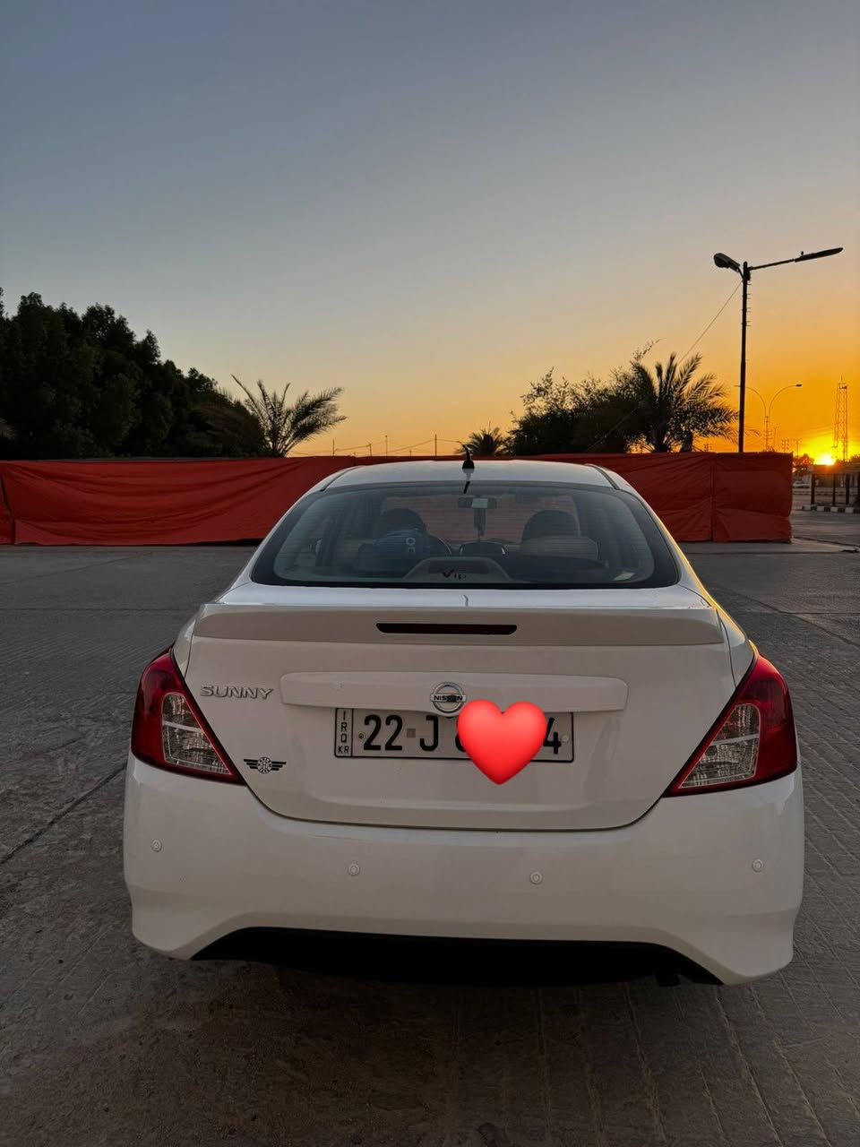 نيسان صني موديل 24
بيها جاملغ السائق بدون دواخل 
ماشيه 50 
السعر 114 وبيها مجال
*********** متواجد واتساب
