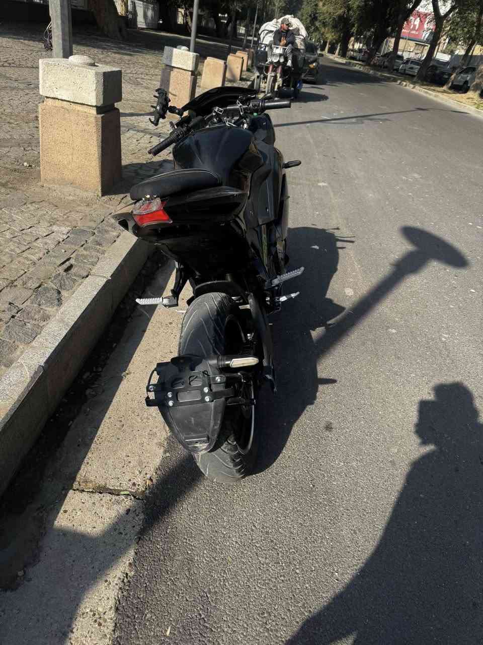 السلام عليكم
بطح شحن
دوكاتي موديل 2026
نضام اي بي اس مانع انزلاق
بريكات هايدروكيه 
تمشيك من ٧٠ إلا ٨٠ كيلو 
السعر مليون 700 بيها مجال بصيط 
بيها شخوط خفيفه مثل ما موضحه بل تصوير
🤳 *********** ما متواجد عل فيس
