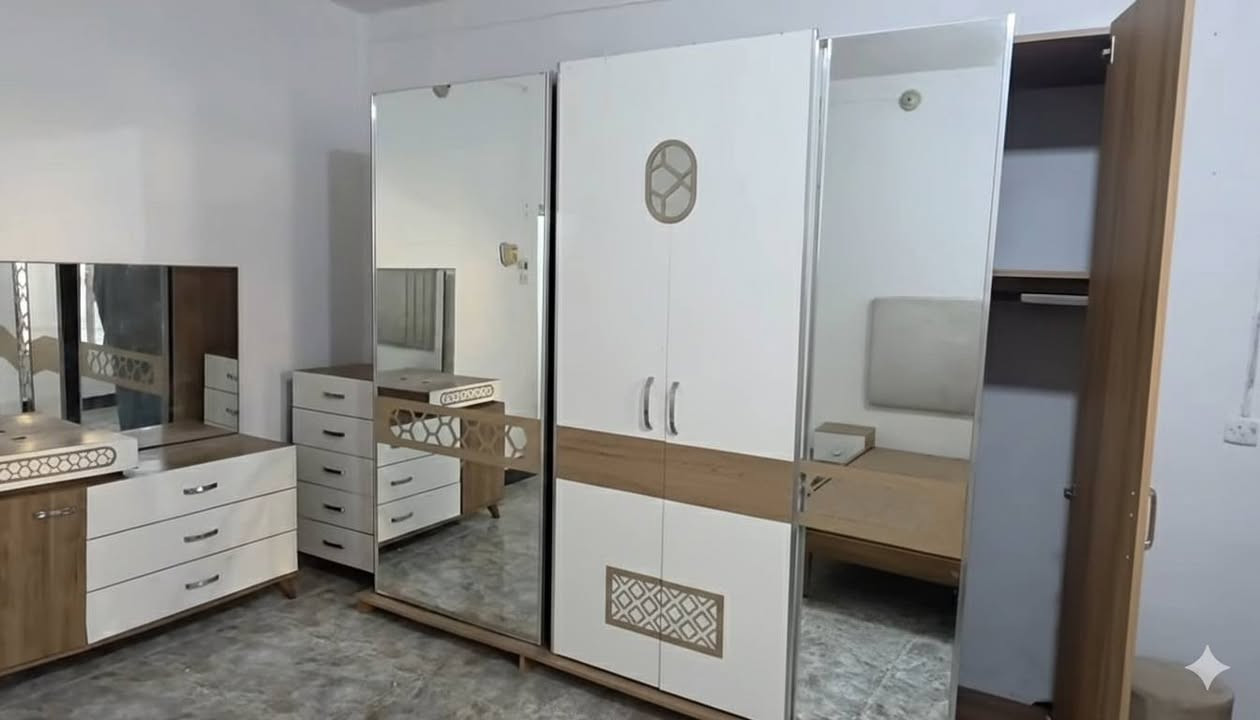 غرفه نوم للبيع نظيفه جداً مكاني واسط قضاءالاحرار للستفسار اكثر الاتصال علئ الرقم هاذا(***********)
