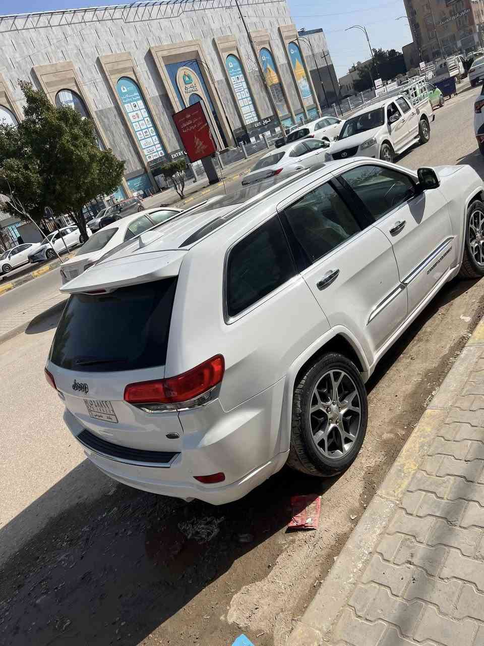 للبيع جيب اوفر لاند فول ١/١ عليها رقم مميز هديه ويه سياره 
وكالت هارلم خليجي 
بيها باردات بسيطه 
سياره فول جكات تنزل وتصعد 
شاشات ٣ 
رادارات ٣٦٠ درجه
جلد كشنات كهرباء
تشغيل بعد ذاكره بل كشن
جنطه كهرباء
دبل. كزوز 
مري قلاب عد رالرجوع إلى الخلف 
كشنات تتفئه تبريد + استيرن 
استيرن كهرباء 
بنراما 
سياره فول معروفه مواصفاتها اوفر لاند وكاله هارلم 
السعر ٣٠٠ بيها شوي مجال
***********
⚠️. الشراي يتصل
 ⚠️. الشراي يتصل
