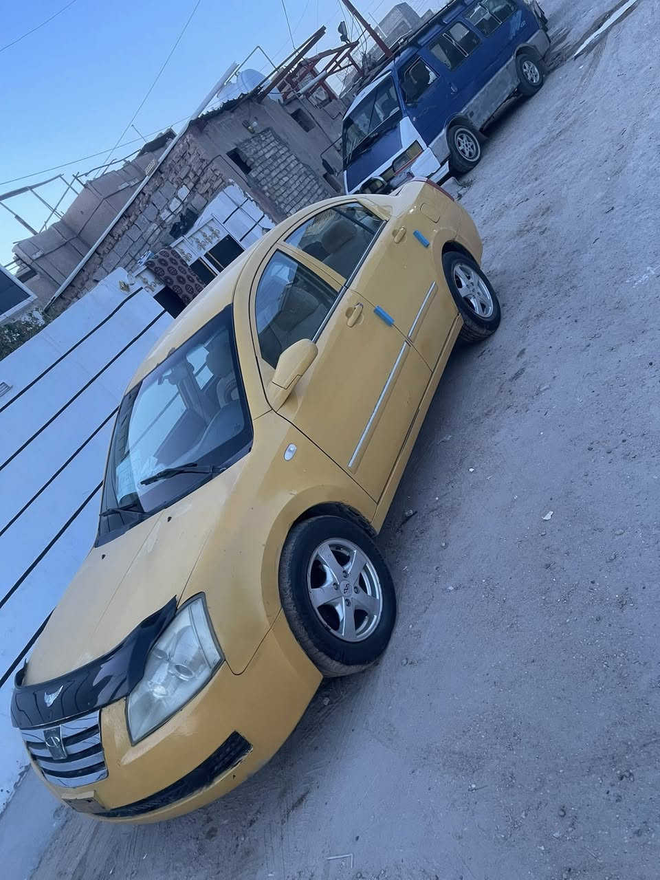 السلام عليكم
شيري اي فايف للبيع او مراوس مو مشكله 
موديل 2011 الرقم الجديد كير ومحرك كامري ابو الجف مكفولات 
تخم تاير السياره شاشه وكامره خلفيه 
السياره بلاديه بيه فقط الضربه بالجاملغ الخلفي موضحه بالصوره سمكره كامله بعد بس صبغ 
السياره نقصها تبريد بيه بعض نقوصات بسيطه 
غرامات ما عليه شي هيئه كذلك مصفره 
السعر 35 وبيه مجال المكان بغداد ابو غريب 
رقم الهاتف بي واتساب هم ***********
