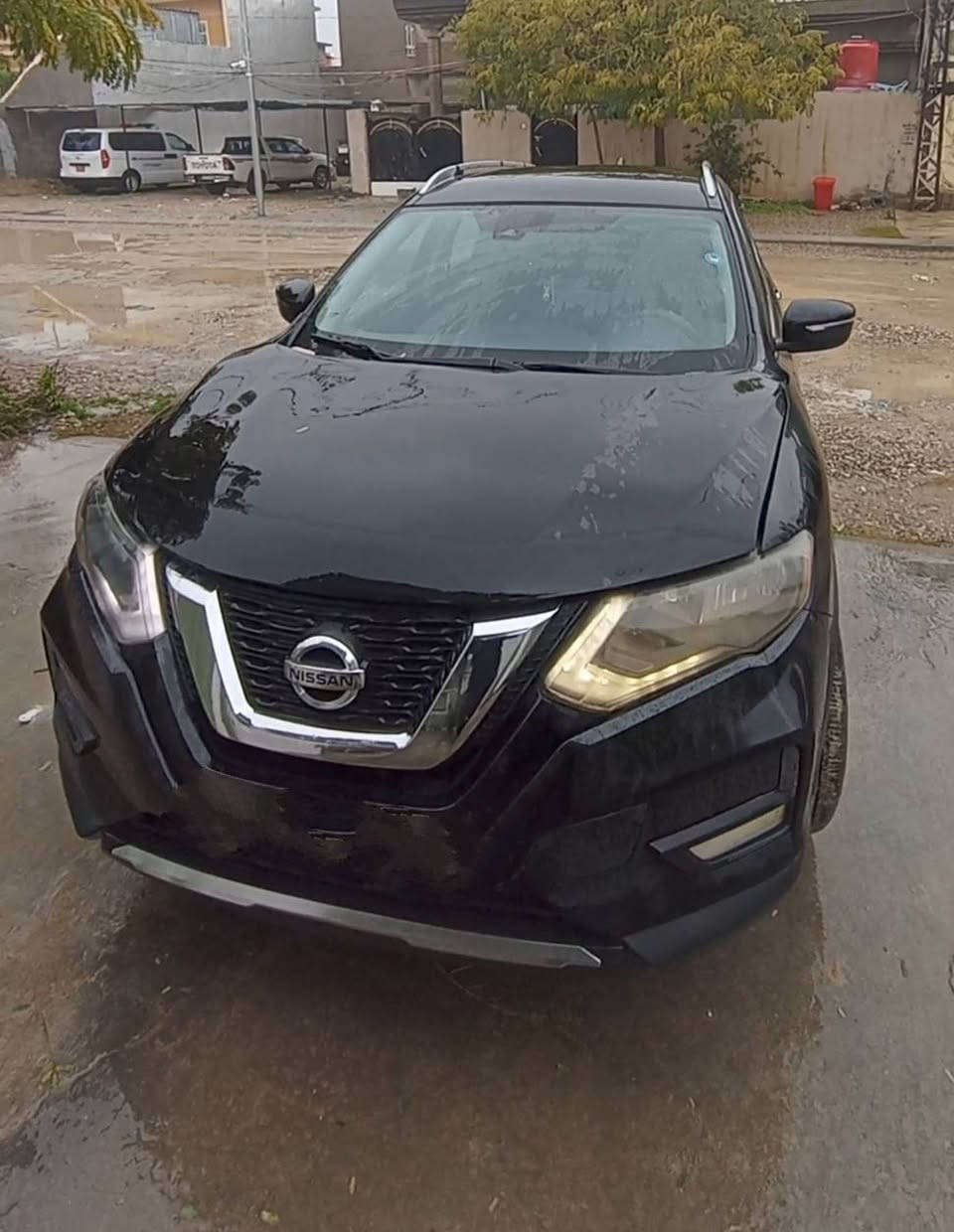 نیسان روج 2019. 
مواسەفات SV PLUSS. 
سیارەکە فووول مواسەفاتە جگەلە دەبل ئەکسل لەگەڵ پانۆراما.
                                   86000km
وەک پارچەش 3 پارجەی پێشی هەیە 
ئیرباگ سوکان لەگەڵ دەشبول سیستم 
جگەلە لەو 3 پارچە هیچی تری نیە 
سارد تەرزە هەمووی بەشەرت.  
ئەمەش هەندێ مواسەفاتی
 ڕادار. خەتی جادە. کامێرای دواوە. کوشن کارەبا. کوشن هیتەر. شاشە ئایپاد. کارپلەی. بەسمە ٥ دوگمە. سندوق شەفت. سندوق شاپ. هتد.  گێرو مەکینەو کارەبای هەمووی بەشەرت. ٣ مودی لیخورینی هەیە. 
Eco. Normal. Spor.                                                   
 زانیاری زیاتر ( 0777454208) واتس ئەپی لەسەرە.
//////////////////////////////////////////////////////////////
مواصفات SV Plus
السيارة فل مواصفات ما عدا دبل أكسل وبانوراما.
الممشى: 86000 كم
من ناحية الهيكل بيها 3 قطع أمامية فقط،
إيرباغ السوك (الدركسون) ويا الدشبول (الطبلون) مبدلات.
عدا هالثلاث قطع ما بيها أي شي ثاني.
تبريدها ممتاز وكلشي بيها شغال شرط.
بعض المواصفات:
رادار
نظام خط الطريق (تحذير/مساعدة المسار)
كاميرا خلفية
كراسي كهرباء
كراسي مدفأة
شاشة آيباد
كار بلاي
تشغيل بالبصمة (5 أزرار)
فتحة شنطة كهرباء (شفت)
فتحة شنطة بالقدم (شاپ)
نظام Hill Descent (HDC)
المكينة، الجير، والكهرباء كلها شرط
3 وضعيات قيادة:
Eco
Normal
Sport
لمزید معلومات اتصال ( ***********). واتس اپ كيفري, ديالى
