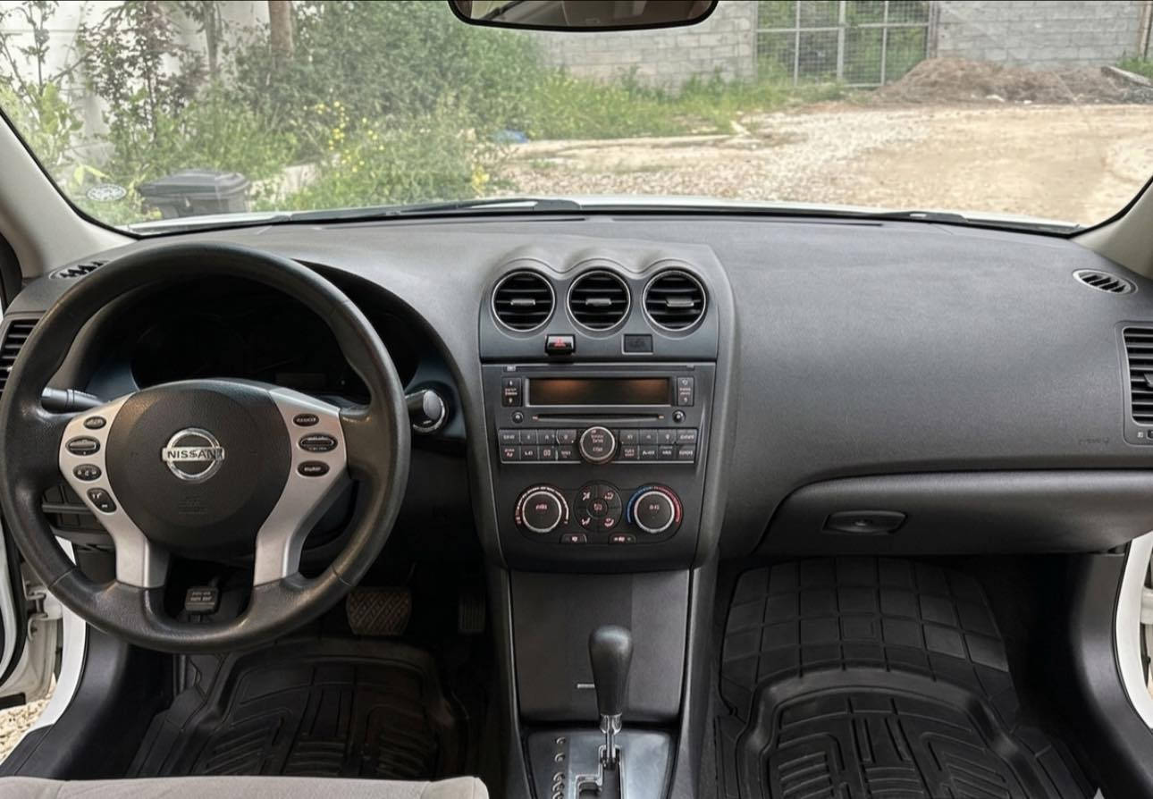 � للبيع – نيسان ألتيما خليجي 2012

🚗 الموديل: 2012
📍 الوارد: خليجي
📏 الممشى: 250 ألف
🎨 اللون: سلفر
📄 الملكية: وكالة (ثاني يوم)
🗓 السنوية: 2028

✨ المواصفات:

 • مكيف ثلج ❄️
 • قير أوتوماتيك
 • مرايا وزجاج كهرباء
 • سيارة مريحة واقتصادية بالاستخدام

🛠 الحالة:

 • سيارة نظيفة، استخدام شخصي
 • قطعة صبغ تجميلي فقط (شخوط) بدون ضربة
 • رقم مميز: سليمانية دولي

💰 السعر: 10,500$
📉 قابل للتفاوض بحدود المعقول (حك الجيه موجود)

📞 للتواصل: ***********
