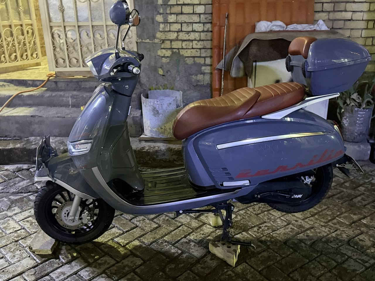 السلام عليكم 
فرسيليا ايطالي موديل ٢٠٢٢ محرك ١٥٠ سرعه ١٢٠ 
مرقمه بغداد كامله برغي نقص مابيها كفاله عامه 
مكاني كراده او الاعظمية
 ***********
بيها تلحضيات بسيطه
ماشيه ١٣ الف
للاستفسار خاص او الاتصال على الرقم واتساب موجود
