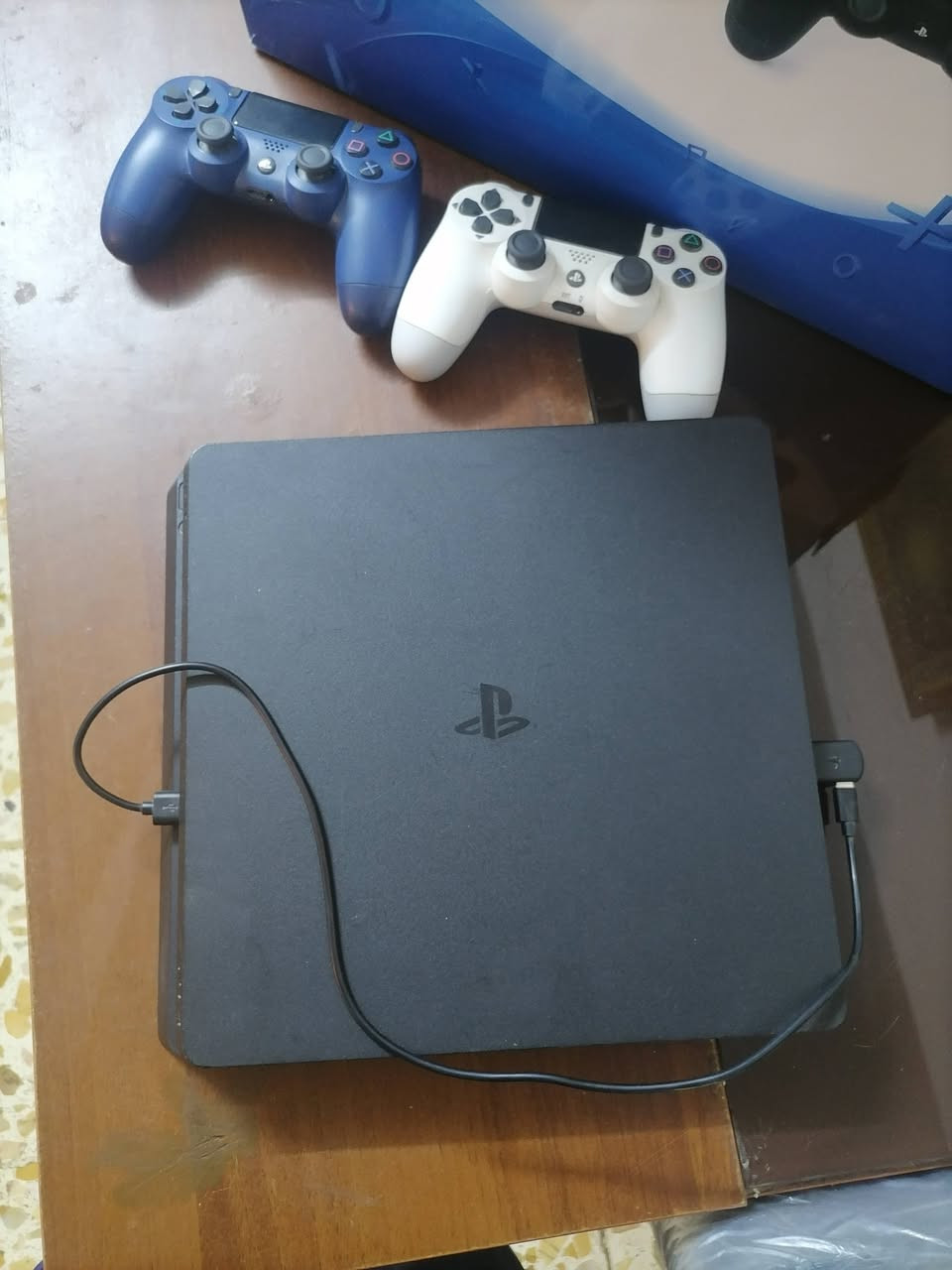 سلام عليكم عندي بلي4 للبيع لوك استيكر مامفتوح بي6العاب قويه السعر 275 مكاني بغداد حسينية الراشدية للتواصل رقمي ***********
