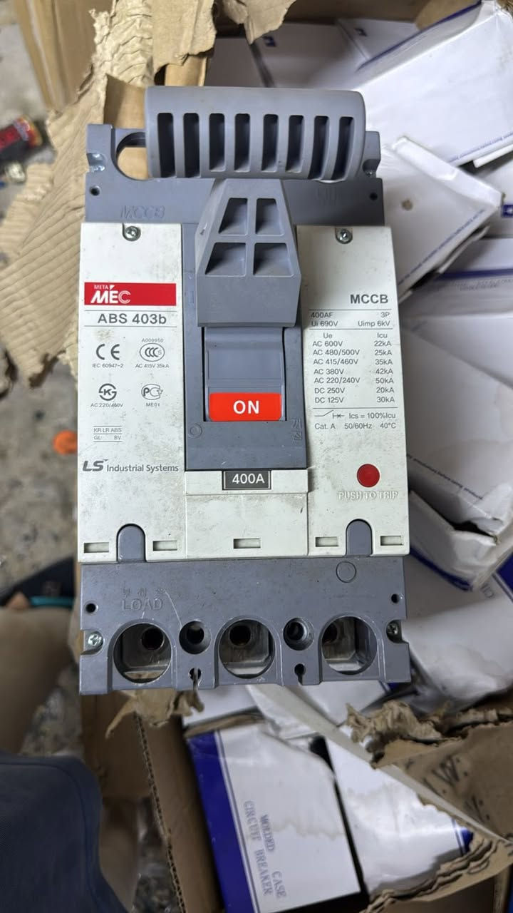 يتوفر لدينا قواطع دوره 
جميع الأمبيرات 
شنايدر 
ABB 
Ls 
بغداد عكد نصاره متوفر توصيل آلجميع المحفظات 
***********
