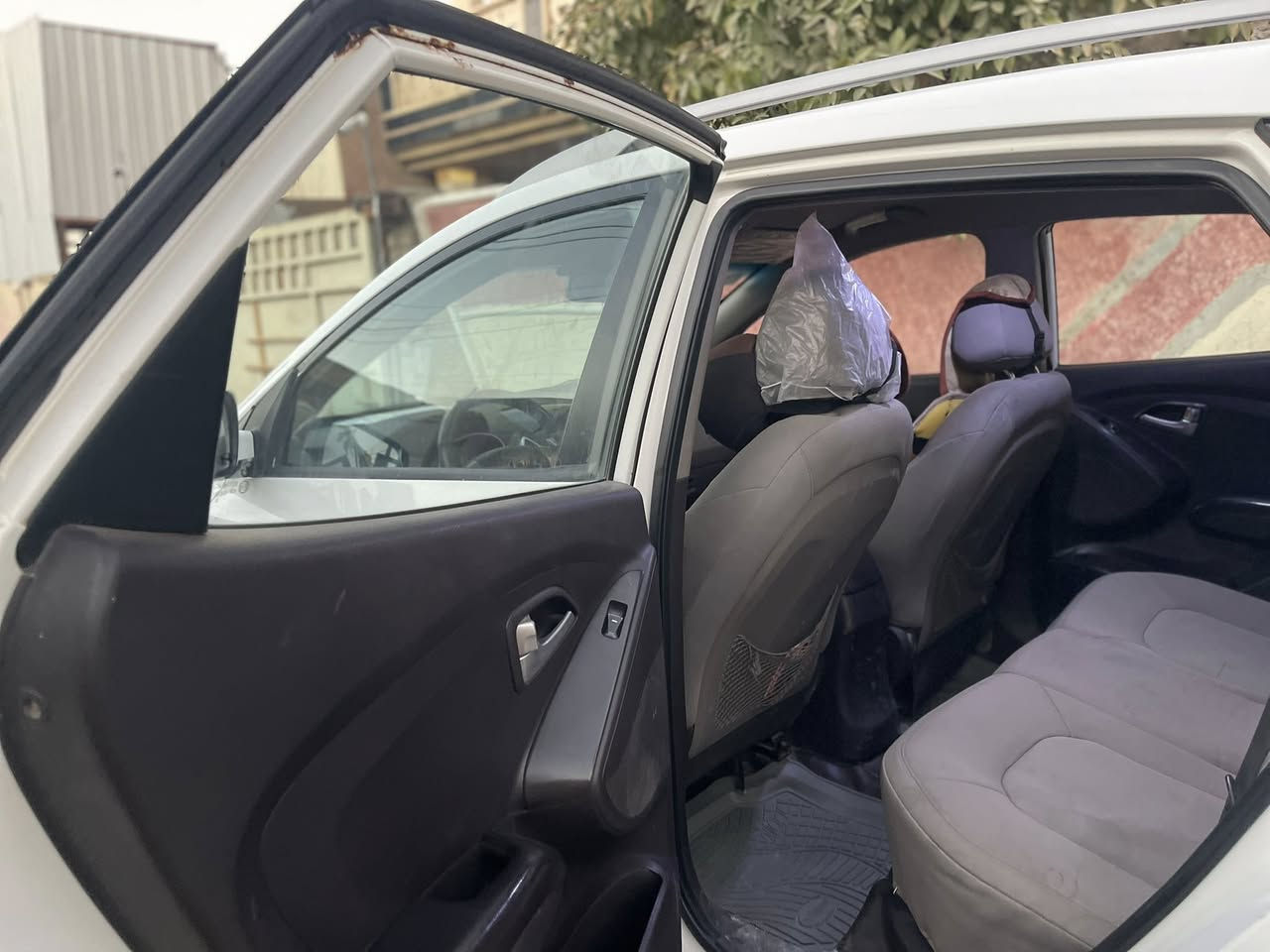 السلام عليكم
شبابنا الغالين بعد اذن مدير الموقع 

للبيع او المراوس - السعر 135 

توسان خليجي موديل 2013 رقم بغداد انكليزي باسمي 

محرك - كير - تبريد -       مكفولات من الفتح 

كشر السيارة نظيف جدا 

يحتوي فقط على رشة بسيطة بالجاملغ الامامي جهة السياق وجزء من الباب اكول قطعتين ومطابق 100‎%‎ و بيه كلير بالباب خلف السائق توحيد لون بدون اي ضرر يذكر لا معجون ولا فتح ولا تعديل لكل القطع 

السيارة مناقصه اي شي ثاني يوم احول 

مكاني بغداد 

للاتصال اكثر ***********
