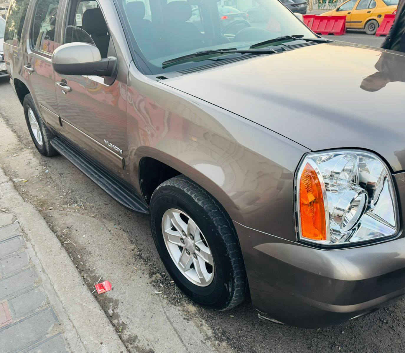 بسم الله الرحمن الرحيم
🚗 للبيع جي ام سي يوكن 2011
📍 الموقع: بغداد
الموديل: GMC Yukon 2011
الممشى: 98,000 كم فقط
المواصفات: خليجية
محرك ٥٣٠٠ 
٨ سلندر
الحالة: نظيف جداً
بدون حوادث
بدون صبغ
السيارة بحالة ممتازة، استخدام شخصي ومكفولة الفحص
💰 السعر: 233 $ و بيها مجال 
📞 رقم  الهاتف     ***********
