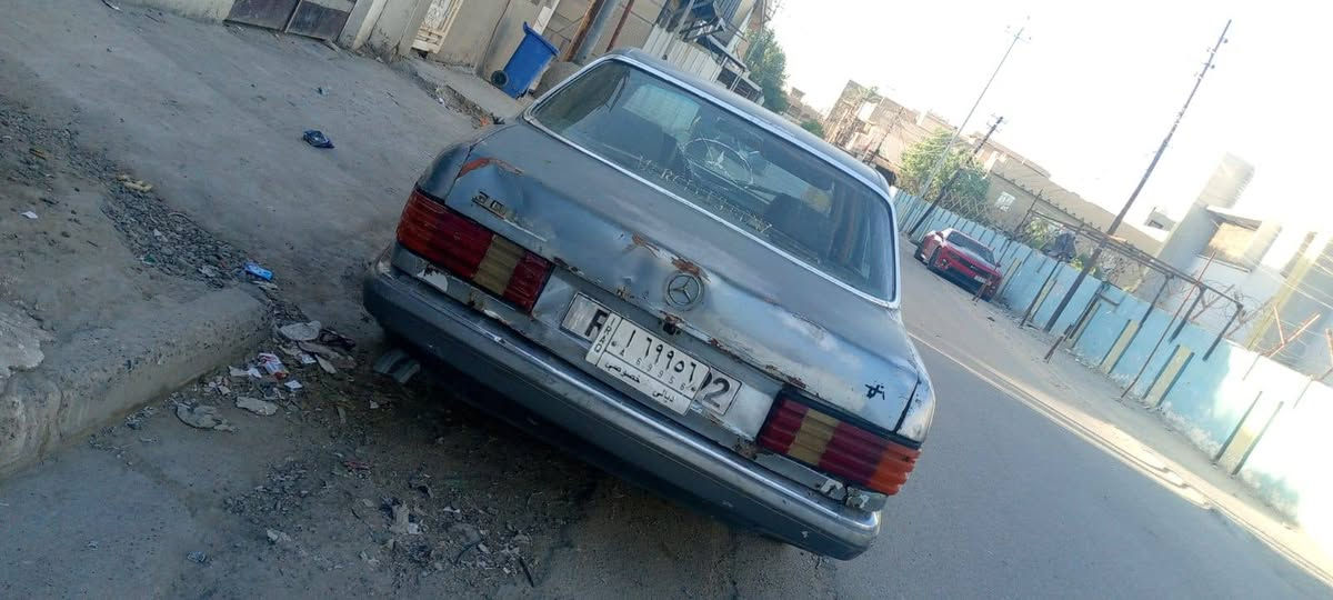 السلام عليكم مارسيدس رئاسي 300 نضيفه بس الجنطه كما موضح ب الصورة تحويل ومابيها اي نقص مكينه 2500 كير جدد السعر ٢٠ *********** فقط واتساب مستعجل
