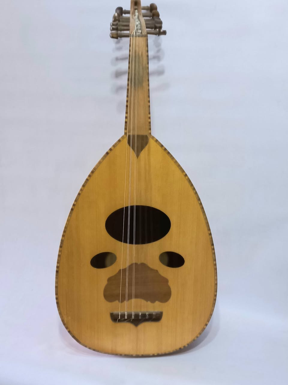 عود للبيع سعرة 125 الف عود شرقي  زرياب رقم 1 صناعة 2018  هذا رقمي وبي واتساب *********** مكاني بغداد/ البياع ( يوجد توصيل بغداد والمحافظات باجور )
