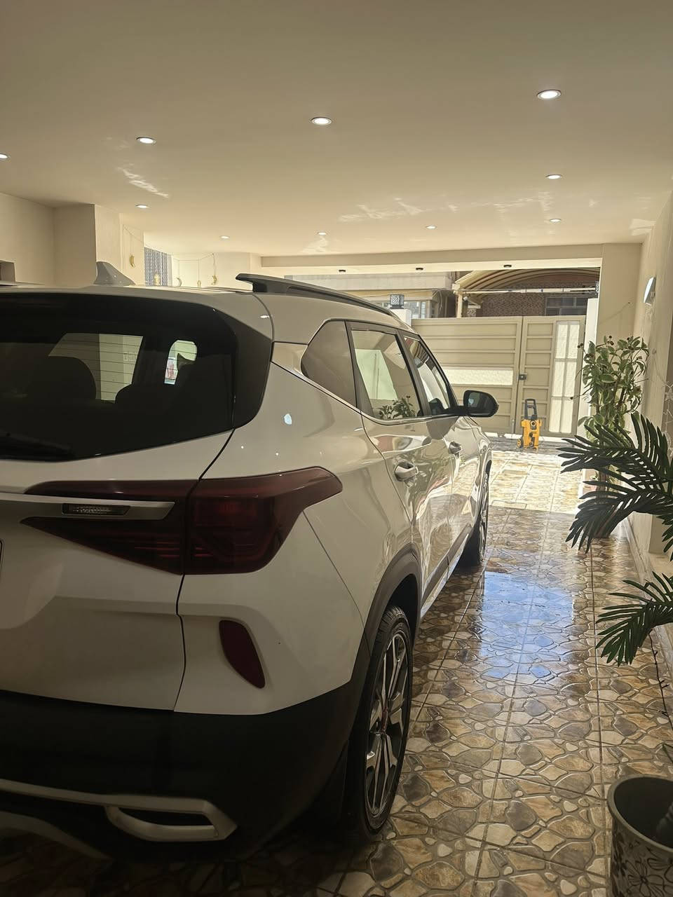 كيا سليتوس موديل ٢٠٢٣ رقم اربيل
وارد امريكي حادثها خشم البنيد معدل بدون صبغ و ايرباك ستيرن راجع سستم السيارة بدون صبغ صور الحادث مرفقة
محرك 1600 تيربو  المرغوب
ماشيه 43,800 كيلو متر 
رقم اربيل الجديد 
فول الفول عدا الفتحه
بصمة تشغيل عن بعد 
بصمة ابواب
قطعتين تبريد
كشن جلد
تدفئة كشنات
حساسات خلفية
رادار امامي خلفي وجانبي
مانع تصادم امامي وخلفي
انطفاء محرك ذاتي اثناء الوقوف
قيادة الية
تحديد مسار 
ثلاث انظمه قيادة
شاشة اعطال
شاشه كبيره تدعم ابل كاربلاي
كاميره خلفيه داوره
مانع انحدار 
مانع تزحلق
فول تحكم استرين
نقاط عمياء
لايت لدات
وباقي المواصفات المعروفة
السعر 177  ورقة و بيها مجال قليل
*********** للاتصال
مكان بابل- الحلة
