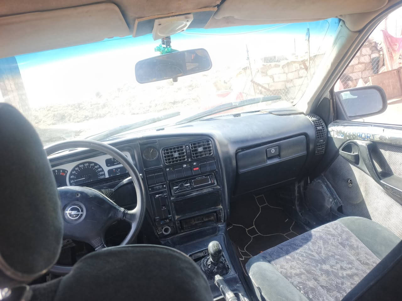 السلام عليكم اوبل اوميكاستيشن رقم نجف موديل 92 سنويه لحد ٢٩ مصفره غرامات مثل مابصوره سعر 15  
‏‪***********‬‏
