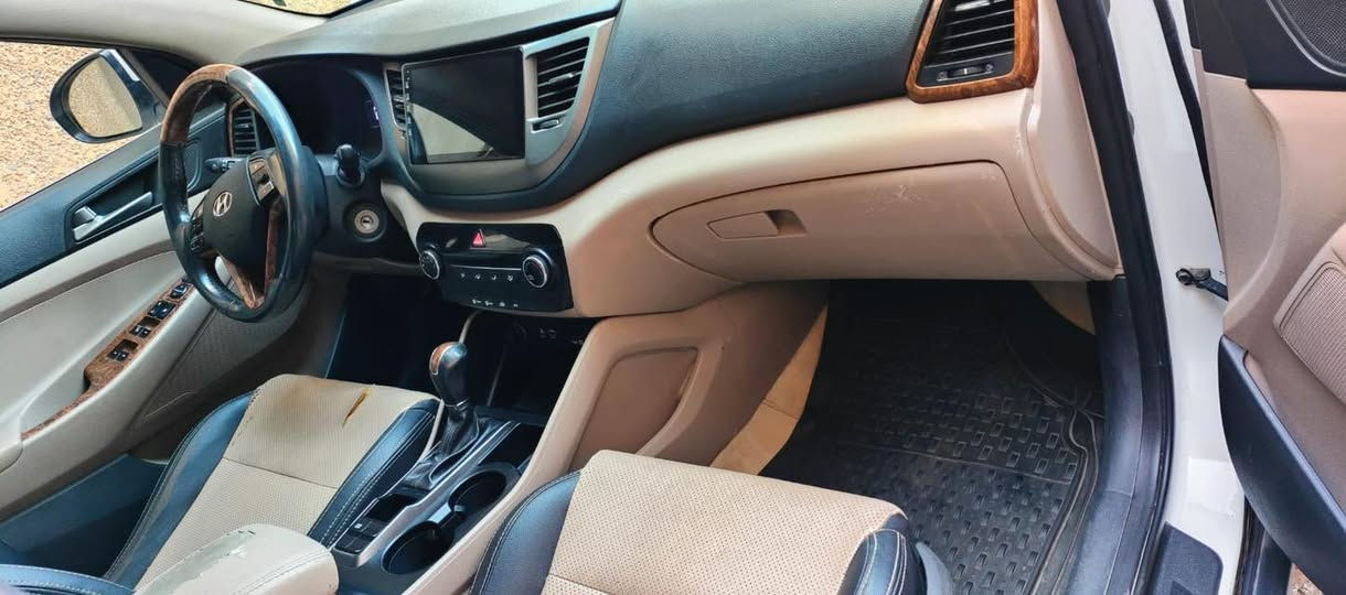 السلام عليكم 
 توسان خليجي 2018
 رقم بغداد الجديد 
هزه سنويه جديدة
يدات نيكل
شاشة كبيرة
كاميرا خلفية
مري شفط مع اشاير
لد نهاري
تحكم ستيرن
كشنات جلد
الارضيه مغلفة جلد
تطعيم الداخل صاجي 
ثلاث وضعيات قيادة (سبورت,عادي,ECO)
تبريد قطعتين
جاملغ وبنيد ودعاميه صبغ
مكان السيارة بغداد المشتل
السعر ١٥٣ وبيها مجال
ماشيه ١٣٨ الف
***********
