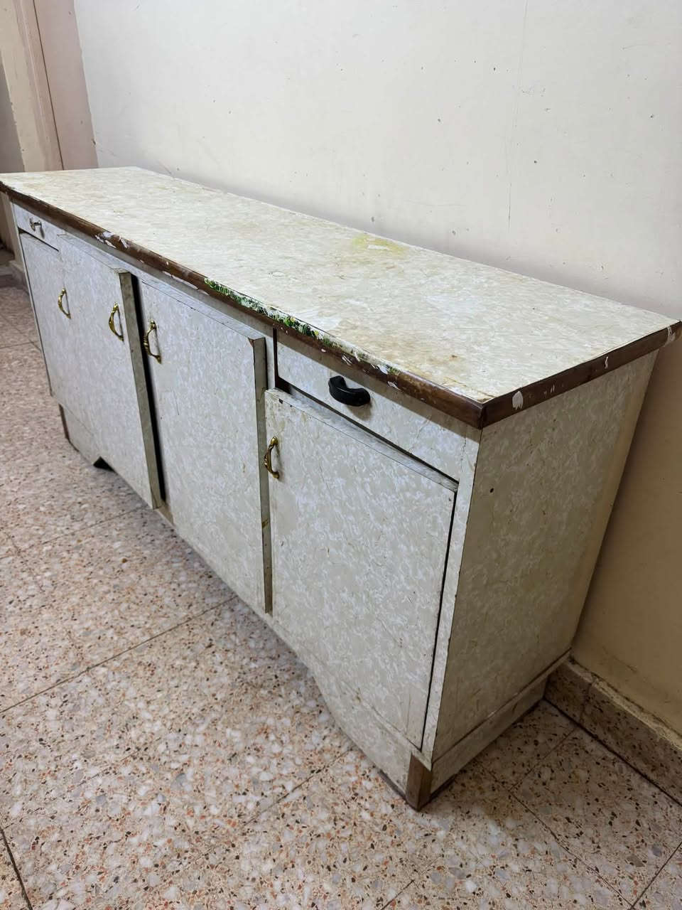 للبيع سنك مرمر + كاونتر و ملحق خشب بحالة جيدة
السعر ١٥٠ ألف (٣ قطع)


**إذا كنت صاحب هذا الإعلان وتريد حذفه لأي سبب، رجاءا أرسل رسالة إلى الدعم الفني**