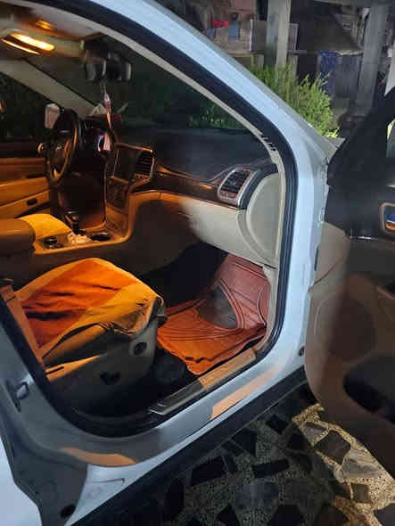 السلام عليكم جيب لاريدو 2014 خليجي  مكفولة كفالة عامة فول لمتتد + جكات مكفولة كير ومحرك ومن الصبغ قطره صبغ ما بيها السياره بسمي ماشيه 99 السعر 245 بيها مجال بسيط العنوان بغداد العبيدي رقم الهاتف ***********
