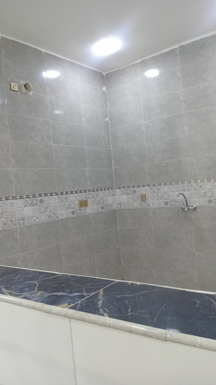 مشتمل ١٠٠ متر للبيع في شارع الجوبه قرب المدرسه الصينيه لاستفسار الاتصال
***********
***********
