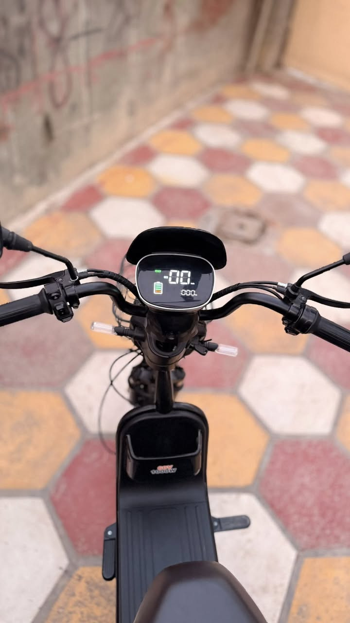 سلام عليكم 
دراجه شحن للبيع او مراوس بماكس 
دراجه جديده كلش استخدام اسبوعين فقط
مابيها اي نقص لدات 2 وبلوجكتر دراجه بعدها ع وضع الشركه للستفسار ***********
