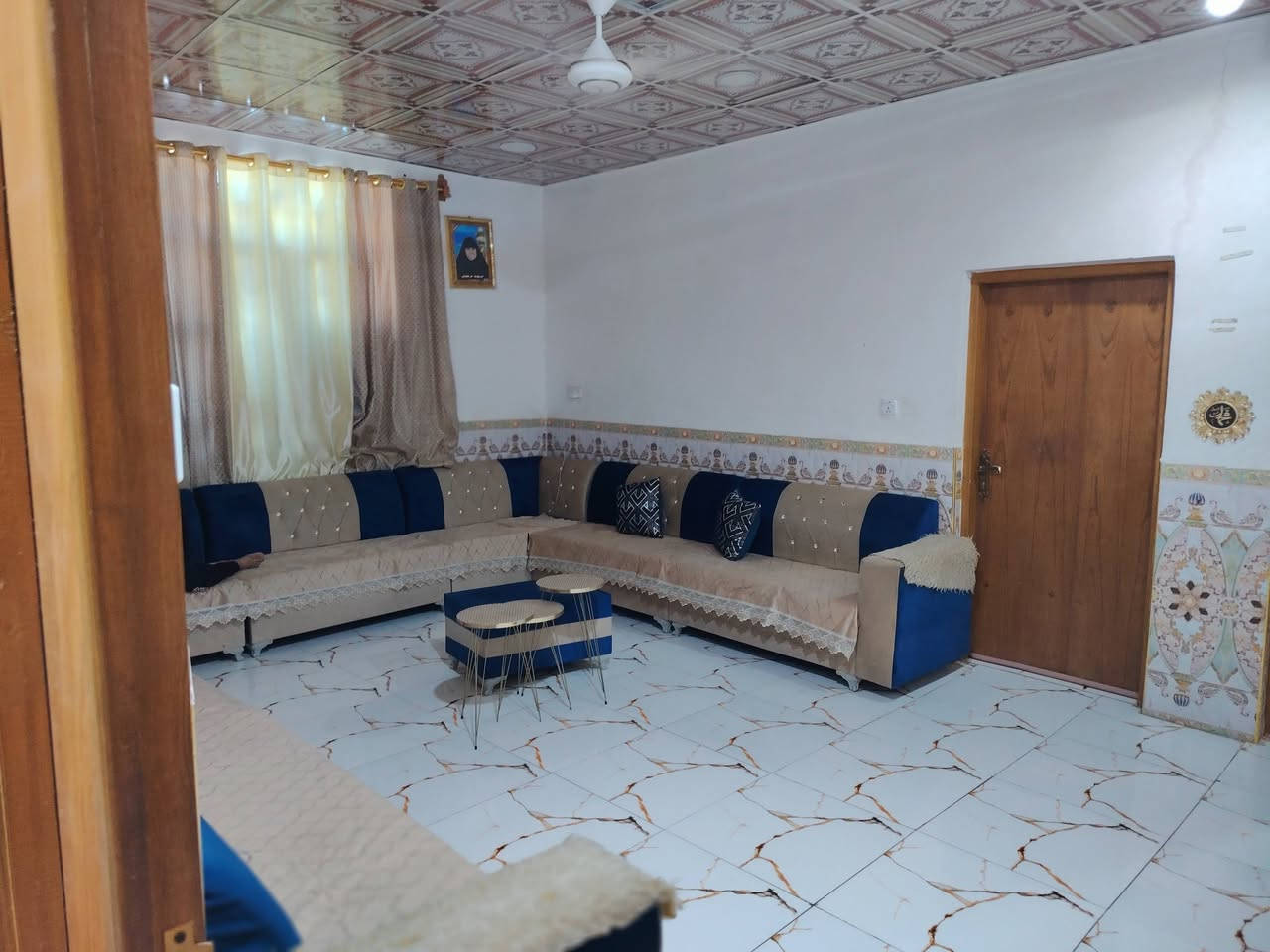 أعلان بيت للبيع الجربوعيه الاولى عل سايدين خلف صيدليه الرازي  مساحه 300 مسلح كونكريت  طابقين  الطابق الاول صحيات خارجيه طارمه كبيره حديقه  استقبال+مطبخ +صاله وكندور + غرفتين + صحيات داخليه  

. الطابق الثاني صاله + 4 غرف عايزات تشطيب + حمام  

للاستفسار  اكتب تم او مراسله الرقم ***********
