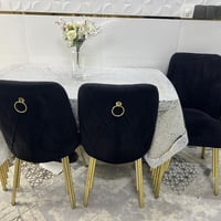 ميز ٤كراسي للبيع ماخذتو ب ٣٠٠طالبة علينو ١٠٠وبينو مجال بسيط  للاستفسار...